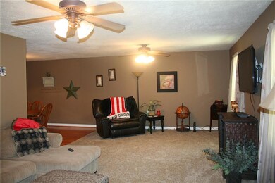 3405 Marilyn St, Columbus, IN 47203 - photo 6