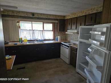 7 W Fern St, Lake Harmony, PA 18624 - photo 6