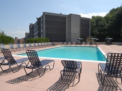 Chapel Hill West unit 325, Framingham, MA 01702 - photo 4