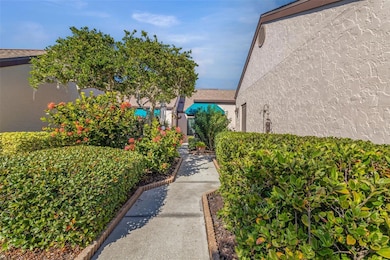 6089 Clubside Dr, Sarasota, FL 34243 - photo 4