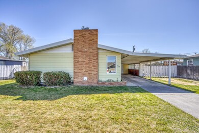 1022 SW 13th St, Redmond, OR 97756 - photo 2