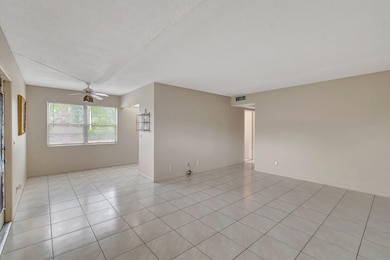 393 Fanshaw J unit 3930, Boca Raton, FL 33434 - photo 2