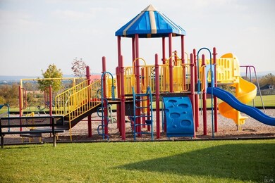 2160 Eagles Landing Dr unit 109, Nazareth, PA 18064 - photo 3