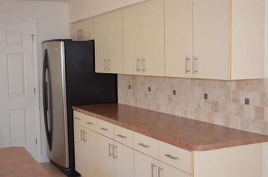 tiled kitchen backsplash