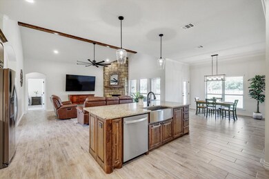 1018 Alex Dr, Springtown, TX 76082 - photo 4