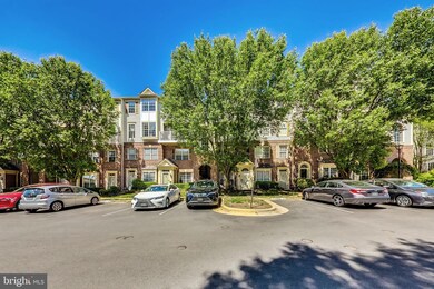 1725 Kingsgate Ct unit 301, Alexandria, VA 22302 - photo 3