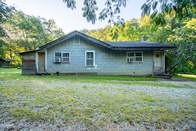 835 Hardin Ln, Sevierville, TN 37862 - photo 3