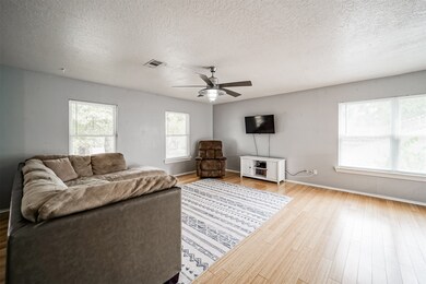 326 Gleneagles Dr, Friendswood, TX 77546 - photo 4