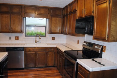 Eat In Kitchen w/Island