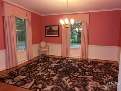 Formal dining room with crown molding & perimeter 