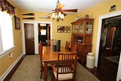 Spacious 14x12 Separate Formal Dining Room w/ Beau