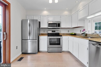 6357 Chimney Wood Ct, Alexandria, VA 22306 - photo 7