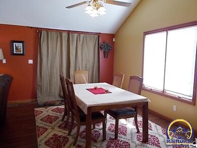 2720 SW Herefordshire Rd, Topeka, KS 66614 - photo 5