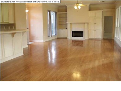 WOW!!! WHAT BEAUTIFUL HARDWOOD FLOORS, LOOK AT THA