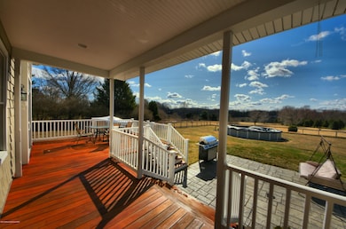 38-Deck-199 Burlington Path Rd.jpg