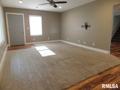 2132 W 16th St, Davenport, IA 52804 - photo 4