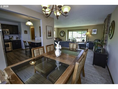 903 SW 27th Cir, Troutdale, OR 97060 - photo 6