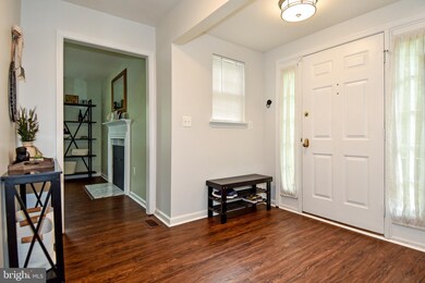 251 Finchingfield Ct, Sterling, VA 20165 - photo 3