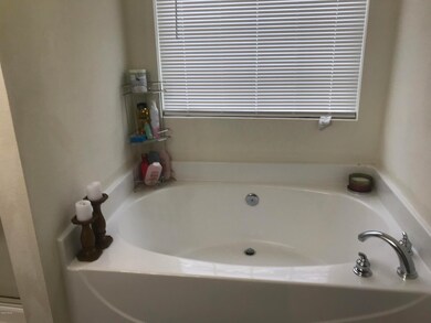 Master Bath Deep Garden Tub
