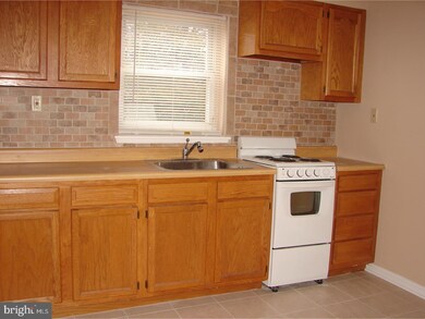 125 Broomall St unit 3, Folsom, PA 19033 - photo 3