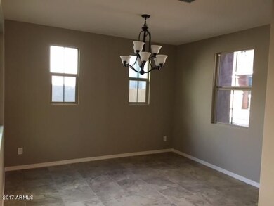 CS00c lot 329 - breakfast room