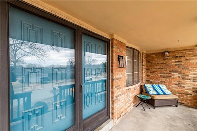 Inviting covered front porch!