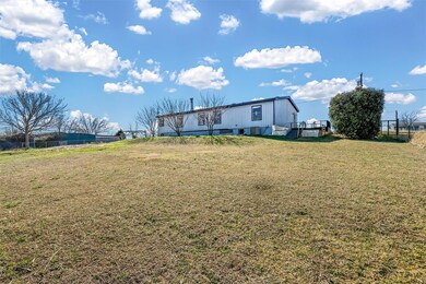 147 Layfield Ln, Rhome, TX 76078 - photo 5
