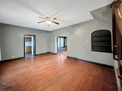 813 W Cleveland St, Freeport, IL 61032 - photo 6