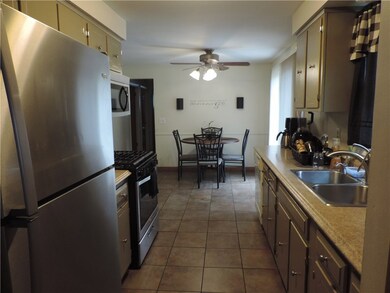 584 Walnut Hill Rd, Woonsocket, RI 02895 - photo 4