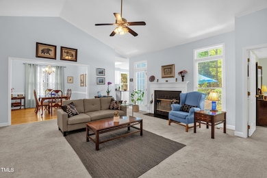 9-web-or-mls-3904 Sunningdale Way-9