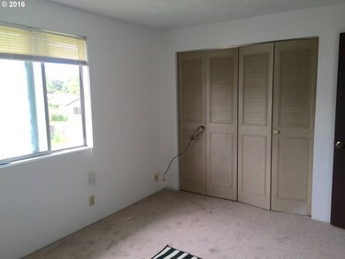 2264 2nd St, Springfield, OR 97477 - photo 5