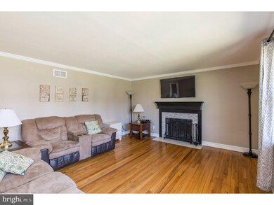 208 W Crest Rd, Wilmington, DE 19803 - photo 5