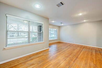 1135 W 31st St, Houston, TX 77018 - photo 4
