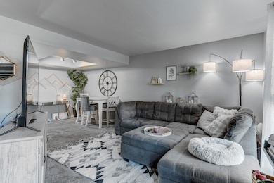 88 W 50 S unit F9, Centerville, UT 84014 - photo 2