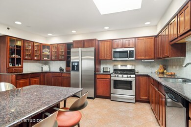 351 Town Place Cir unit 501, Buffalo Grove, IL 60089 - photo 3