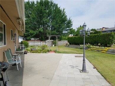 1357 Eastmont Ave, East Wenatchee, WA 98802 - photo 3