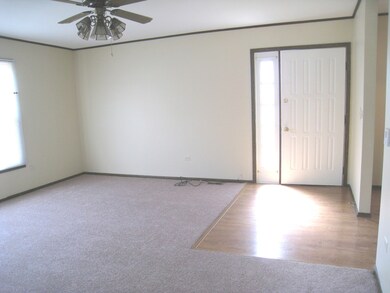 215 Nantucket Harbor unit 130, Schaumburg, IL 60193 - photo 2