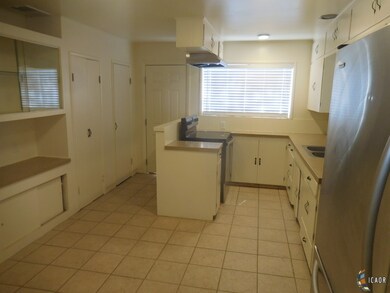 717 Woodward Ave, El Centro, CA 92243 - photo 4