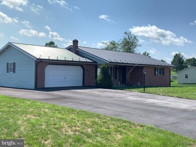 2480 Wenger Ln, Chambersburg, PA 17201 - photo 2