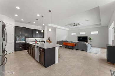 5. 552 Mosaic Blvd-18