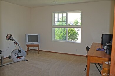 208 Riggs Dr E, Enumclaw, WA 98022 - photo 4