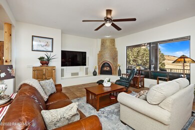 006_Living Room