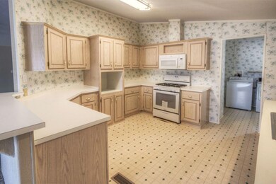 Photo 03 - Kitchen
