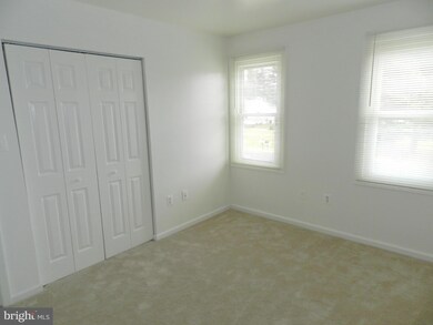 17332 Fletchall Rd, Poolesville, MD 20837 - photo 3