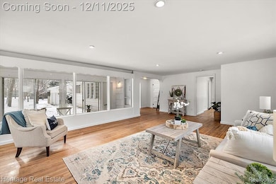 251 Doremus Ave, Waterford, MI 48328 - photo 4