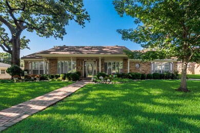 173 Shady Lake Dr, Hurst, TX 76054 - photo 2