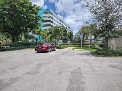 Hillcrest East 24 unit 405, Hollywood, FL 33021 - photo 3