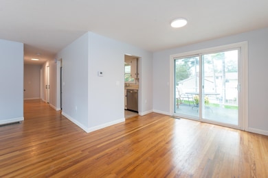 11 Sycamore St, Hudson, NH 03051 - photo 6