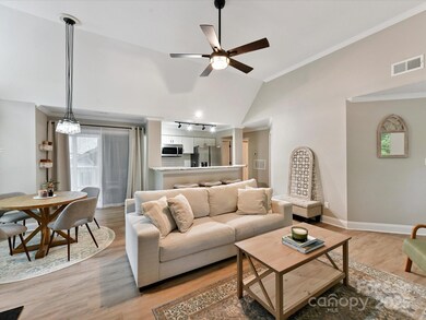 2500 Cranbrook Ln unit 11, Charlotte, NC 28207 - photo 7