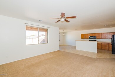 10843 family room 2